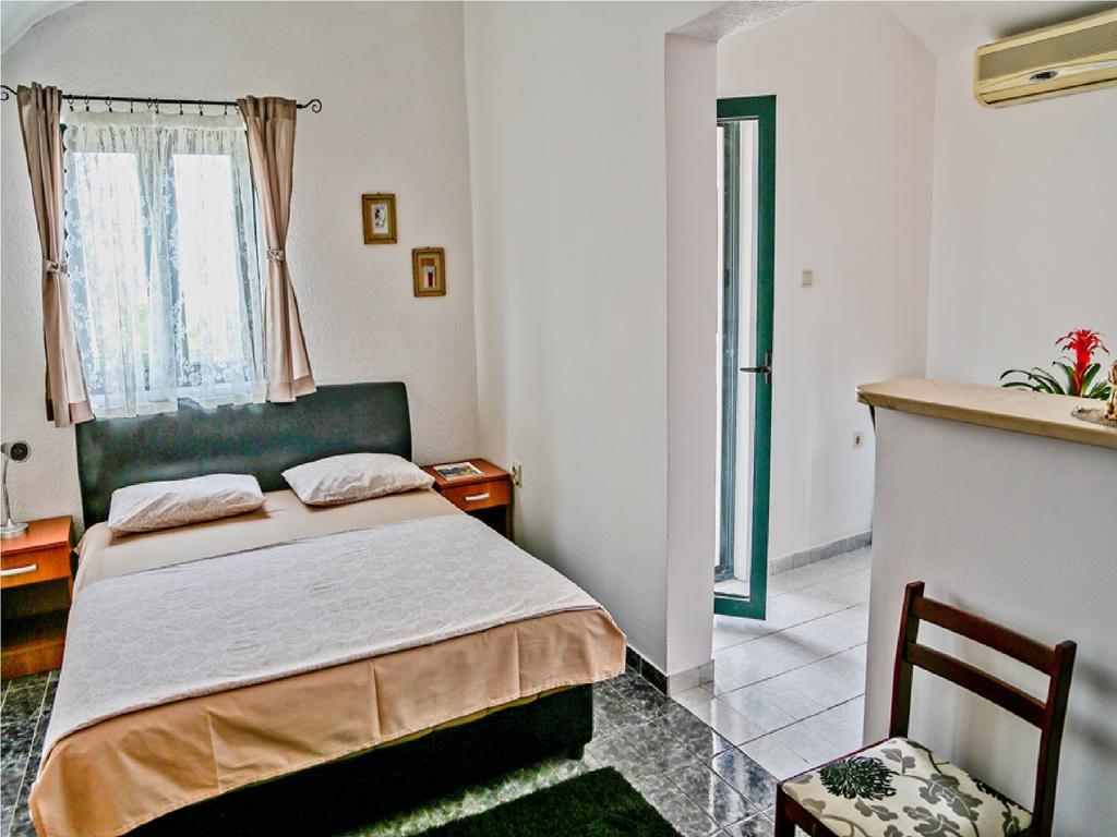 بودفا Klaris Guest House الغرفة الصورة